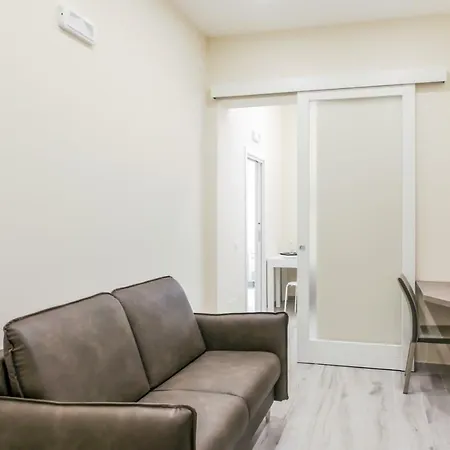 Railway Station דירה *